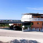 Curic * Τρογκίρ