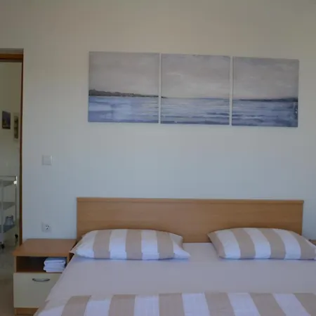 Curic Apartment *