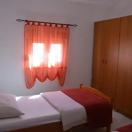 Curic Apartment *